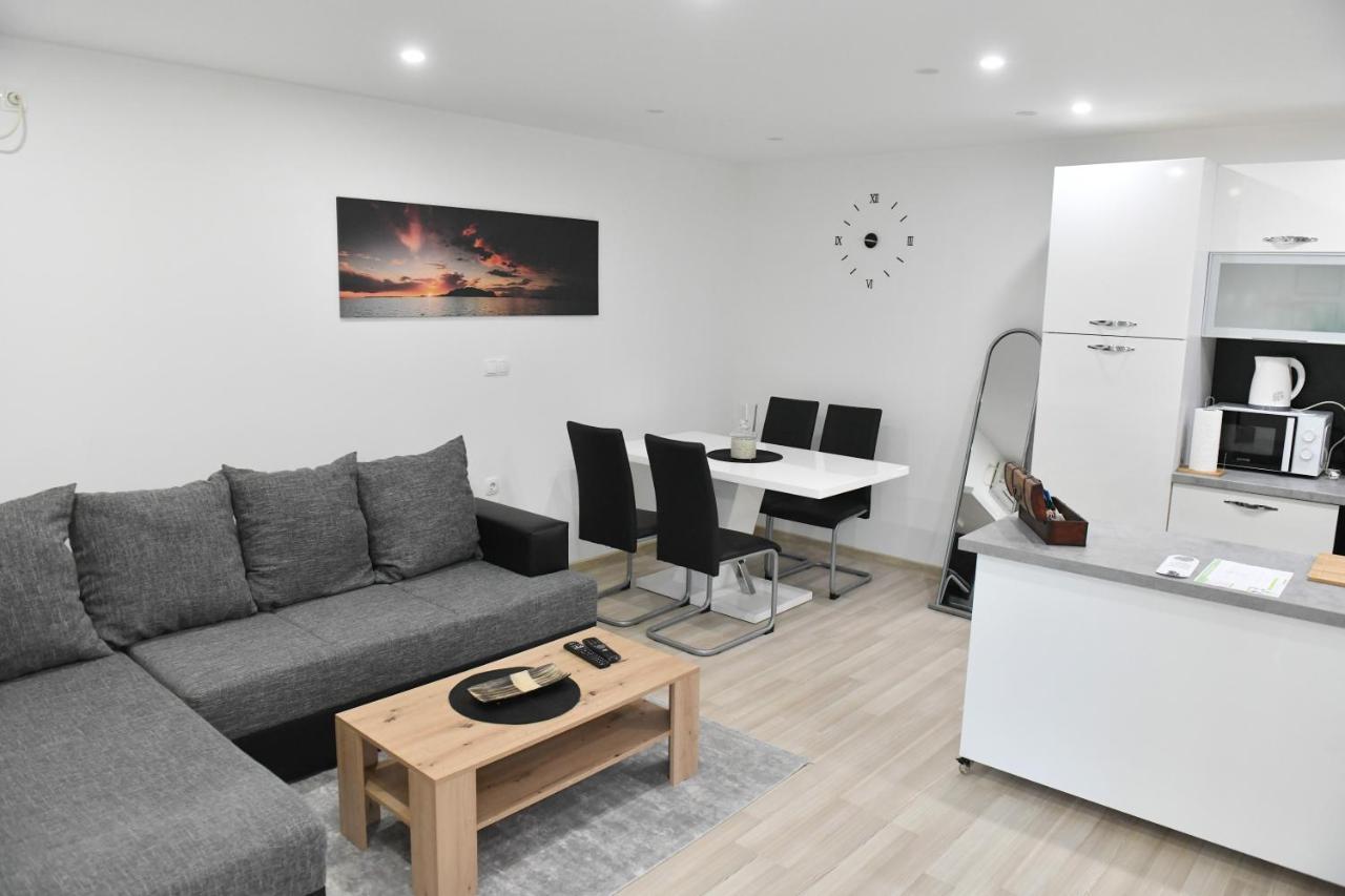 Apartman Lucia Ðakovo Eksteriør bilde